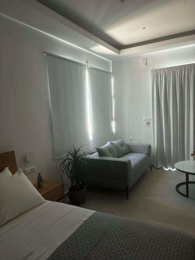 Socrates Apartments &amp; Restaurant 16/48