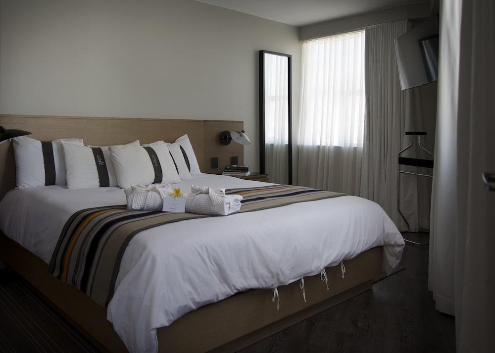CASA GRANDE SUITES 4/42