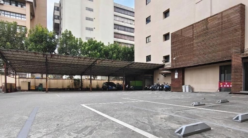 Lai Lai Hotel 67/74