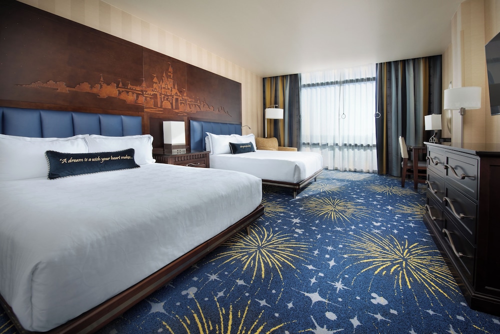 Room, 2 Queen Beds, with View, Club Floor