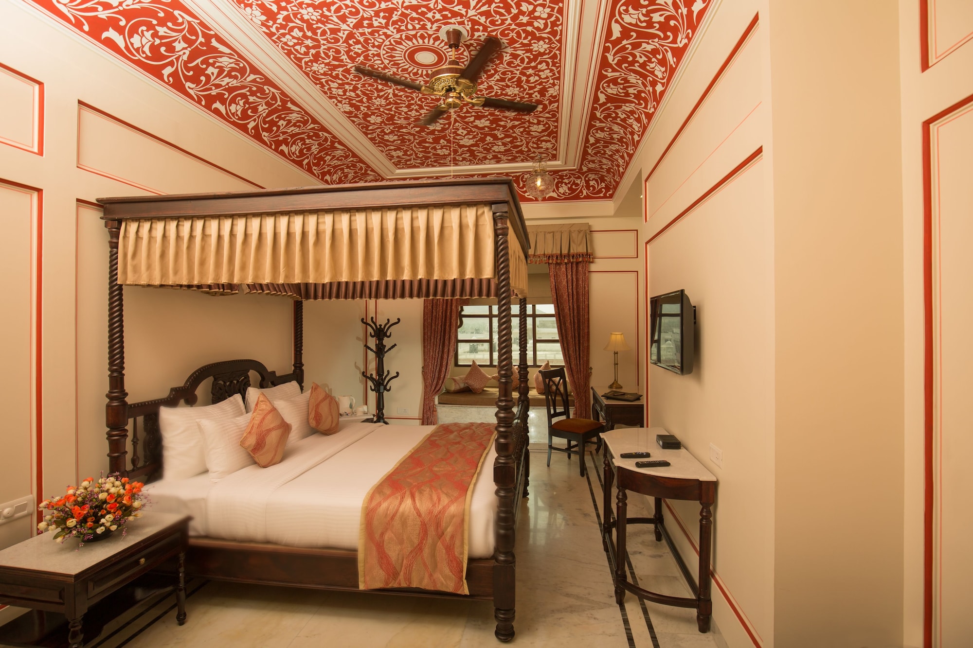 Royal, Suite, King and Queen Bed