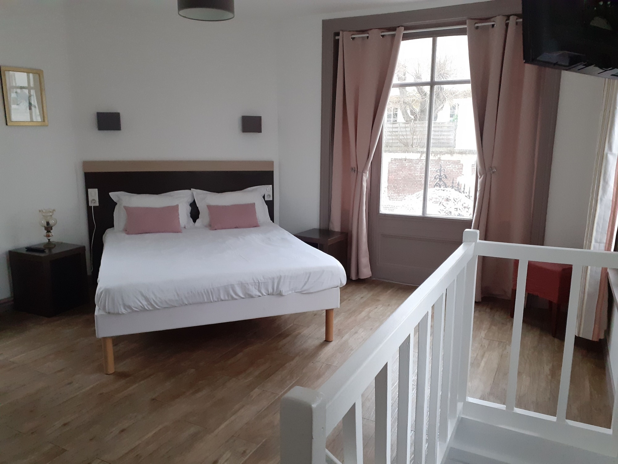 Room, Quadruple, Queen Bed, Sofa