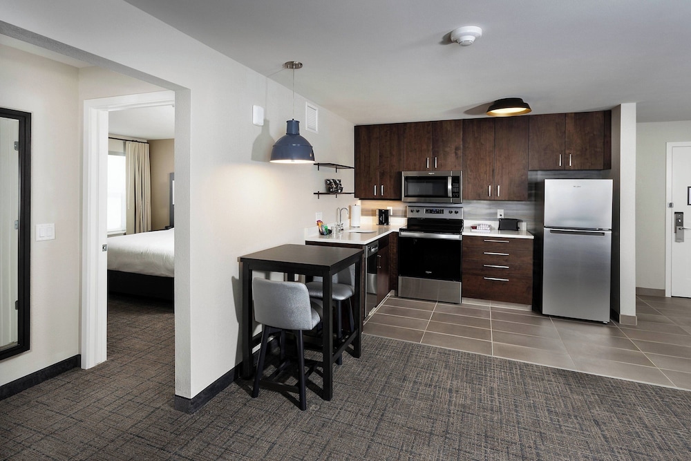 Residence Inn Milwaukee Brookfield 43/50