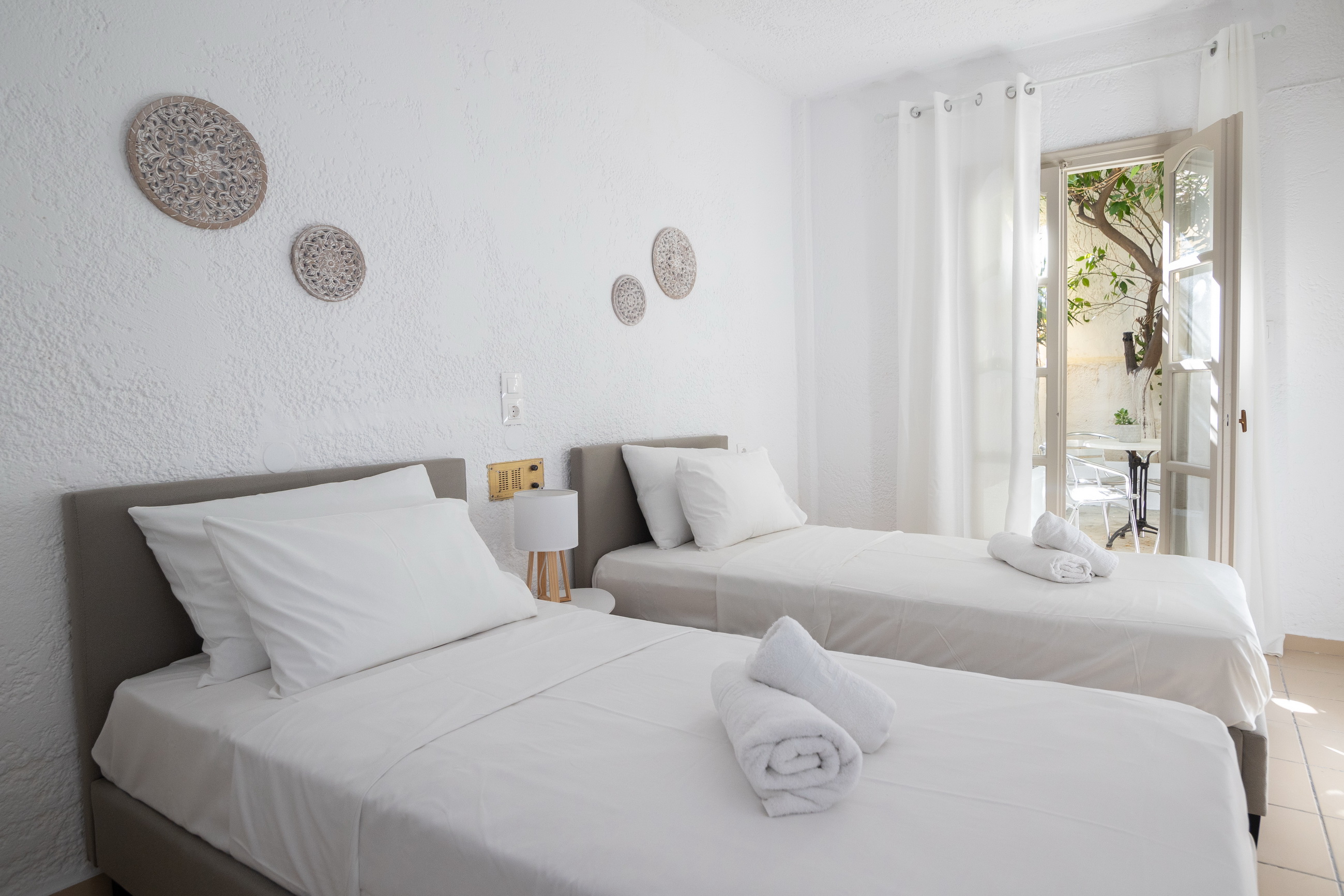 Hesperia Apartments 24/70