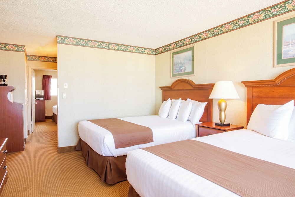 Ebb Tide Oceanfront Inn 34/73