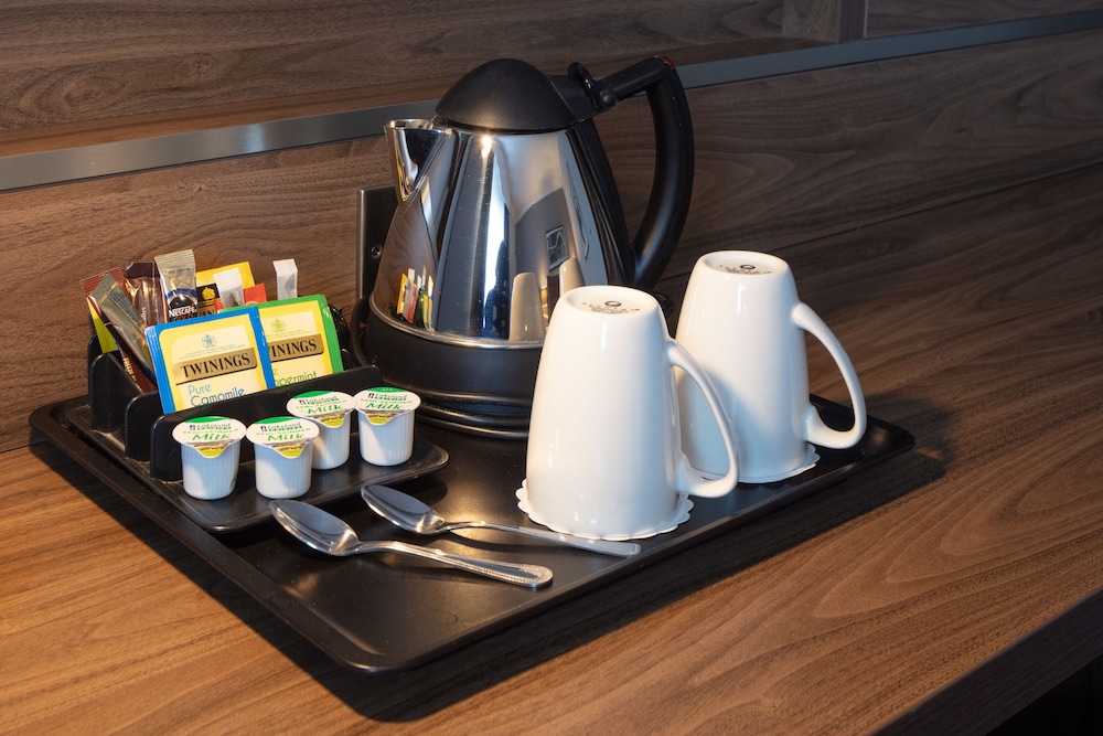Doubletree By Hilton Edinburgh Airport 25/84