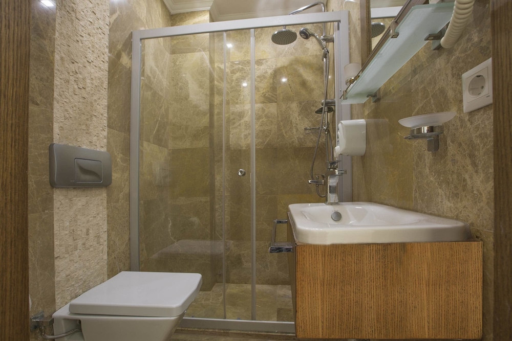 AKKAN LUXURY HOTEL 42/84