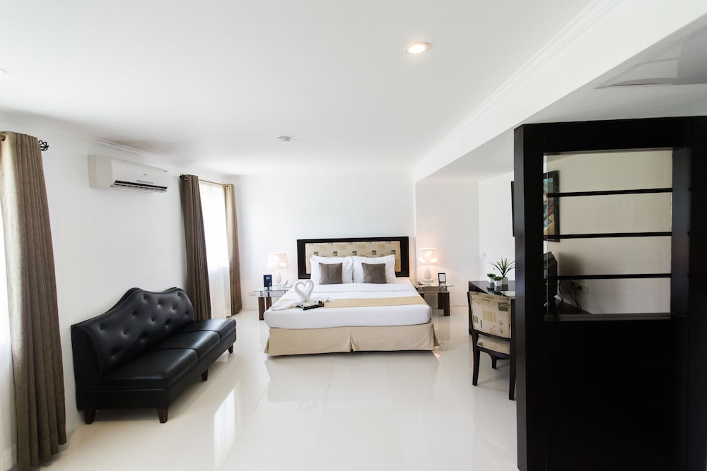 Subic Bay Peninsular Hotel 38/58