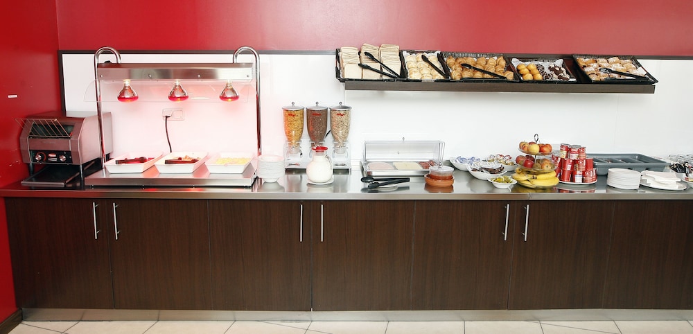 Travelodge Valencia Aeropuerto Hotel 40/48