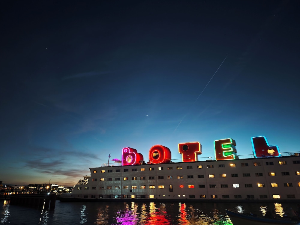 Botel photo1