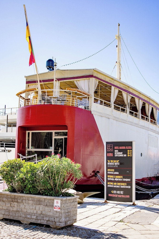 Botel Marina 4/70