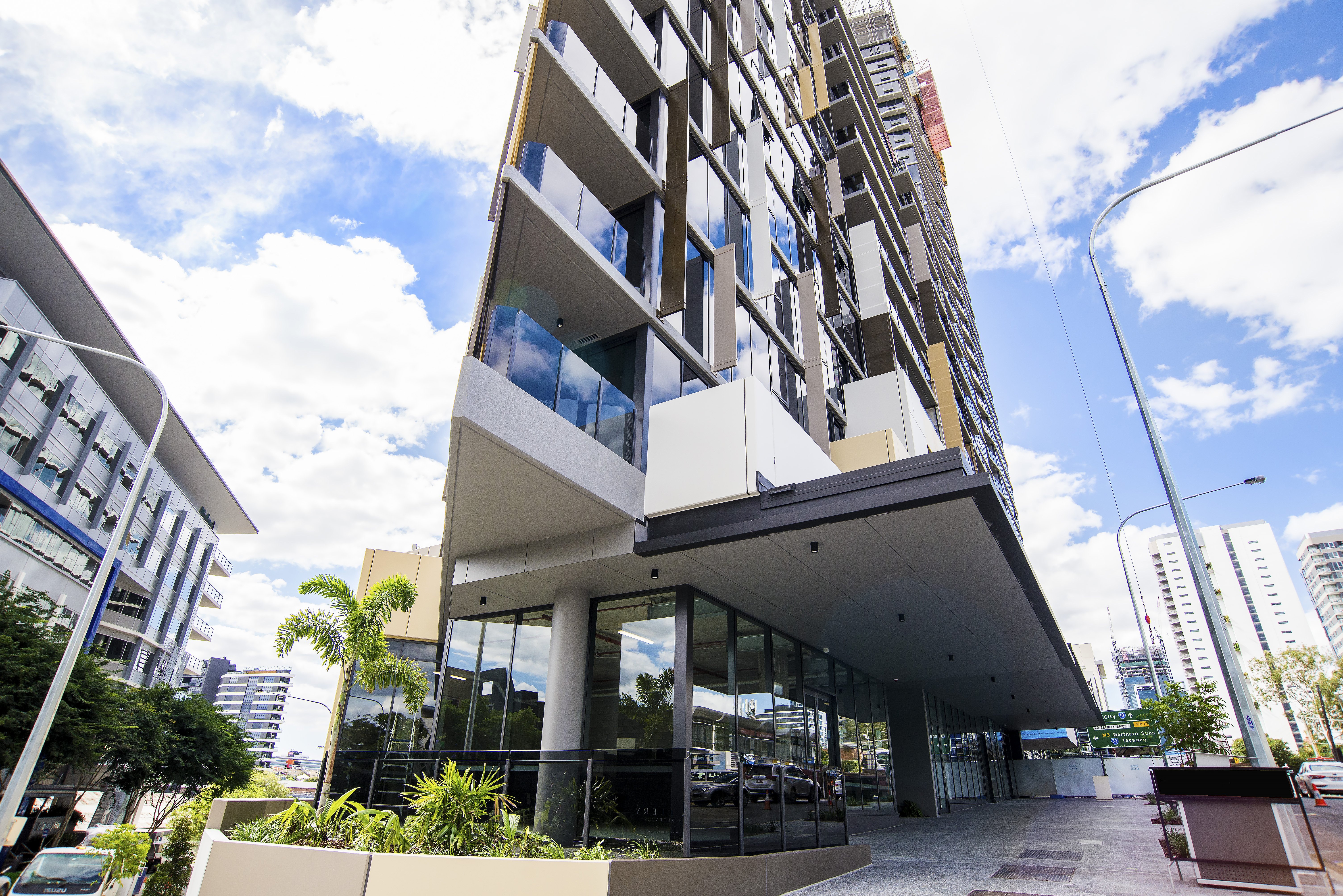 Brisbane One Apartments by CLLIX 1/5