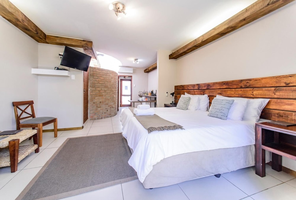 Zebrina Guest House 6/50