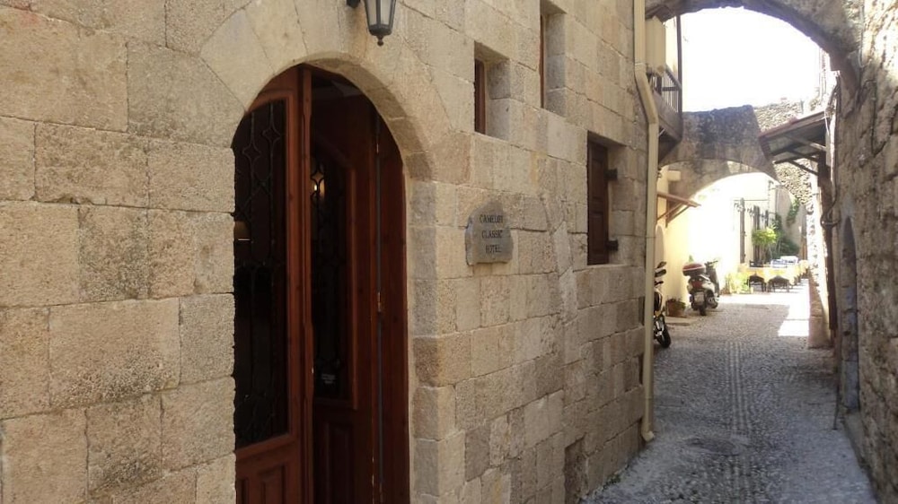 Camelot Traditional And Classic Hotel 5/56