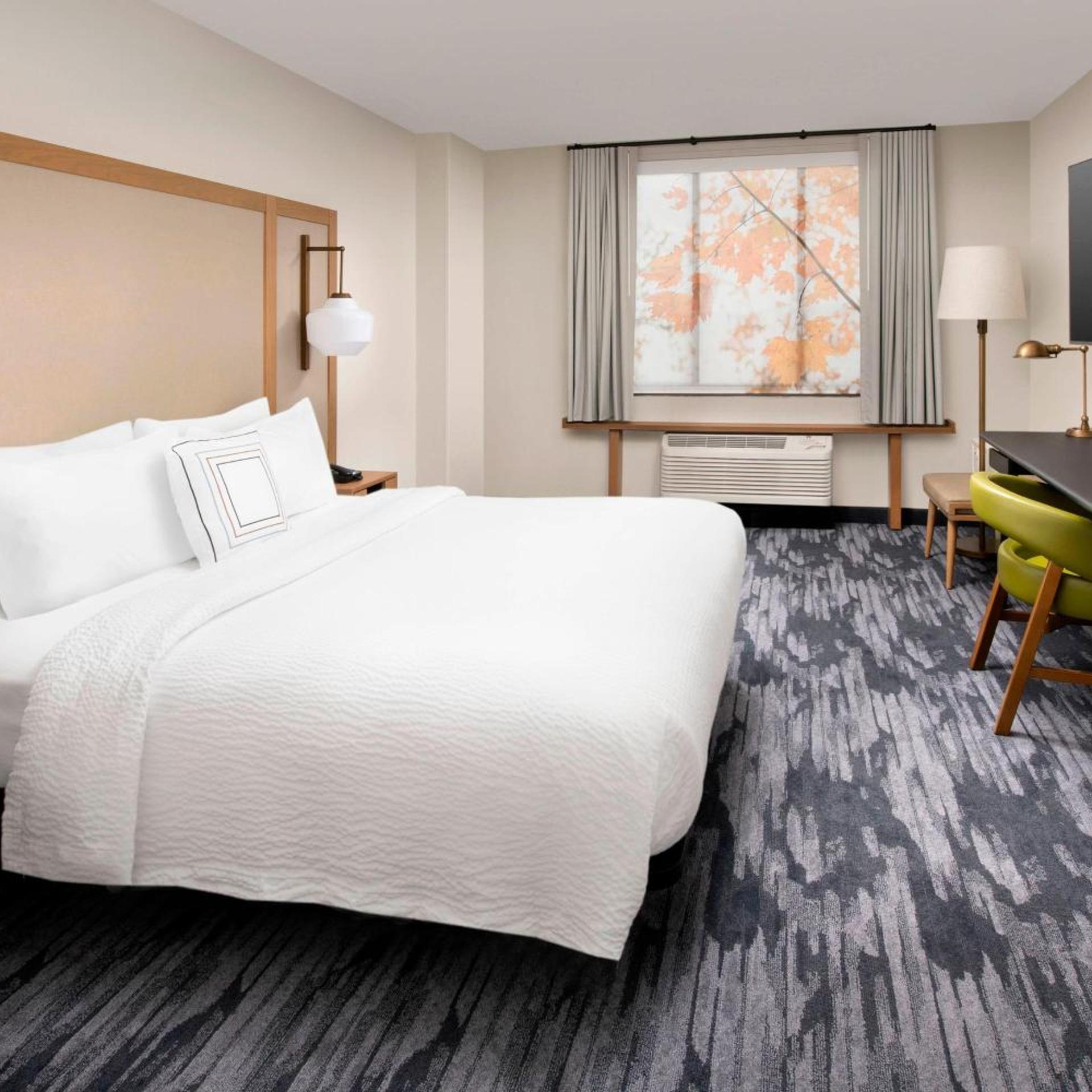 Guest Room, King Bed