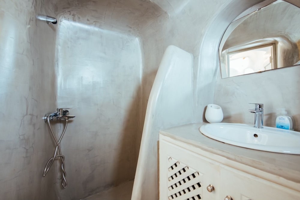 Blu Blanco Cave House 39/47