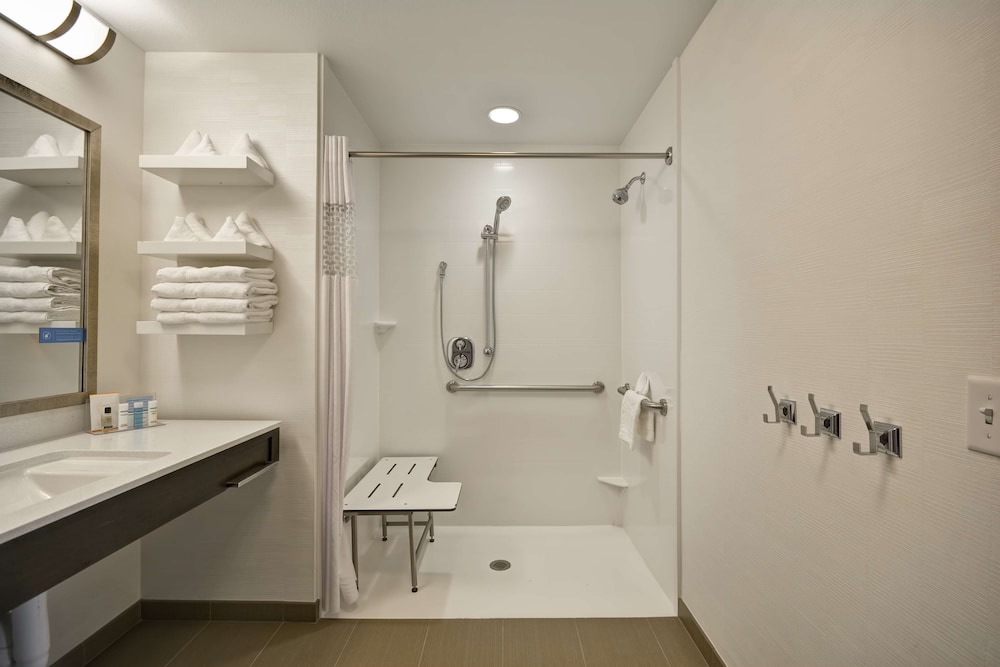 Hampton Inn Suites Dallas Plano East Tx 21/76