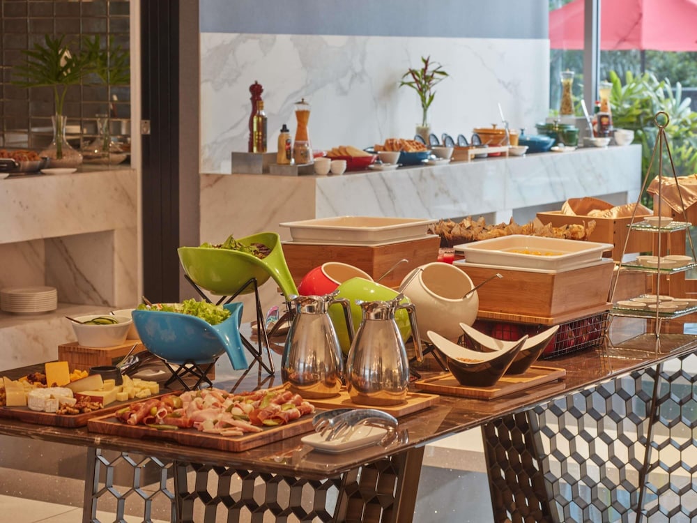 Novotel Suites Manila At Acqua 40/52