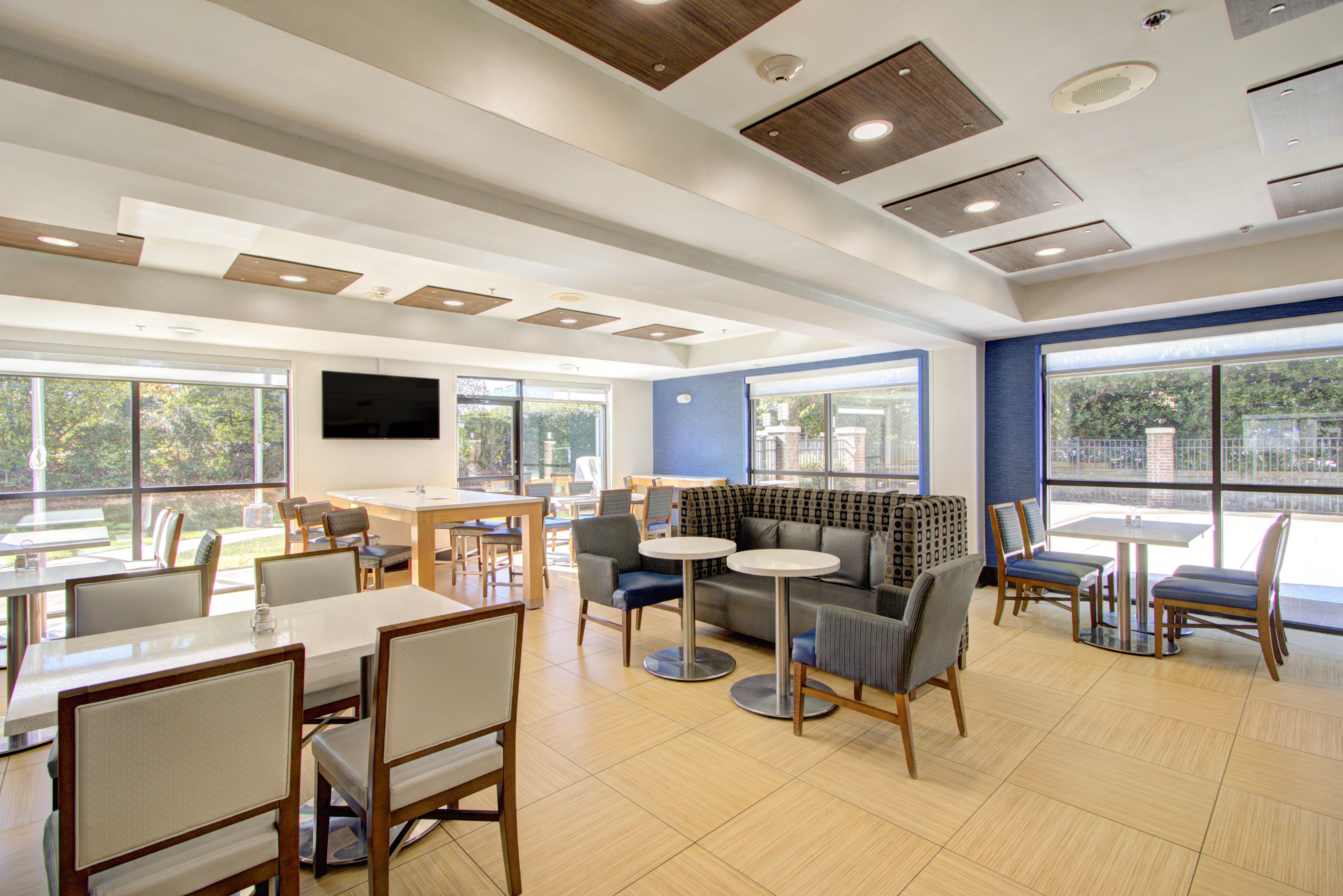 Holiday Inn Express Hotel Suites Charlotte Concord I 85 39/58
