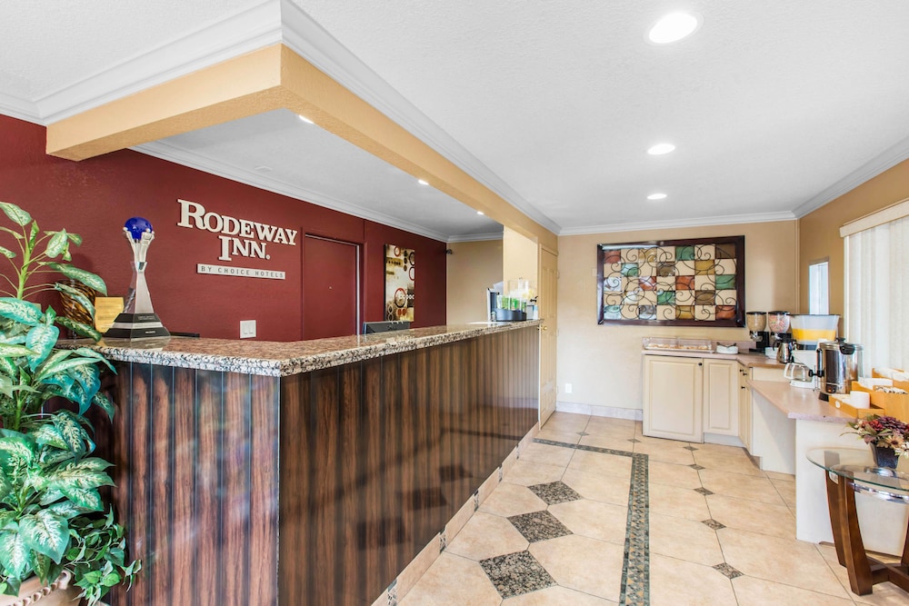 Rodeway Inn Escondido Downtown 10/34