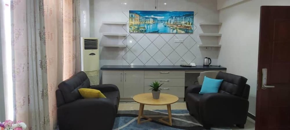 Lantana Hotel 40/46