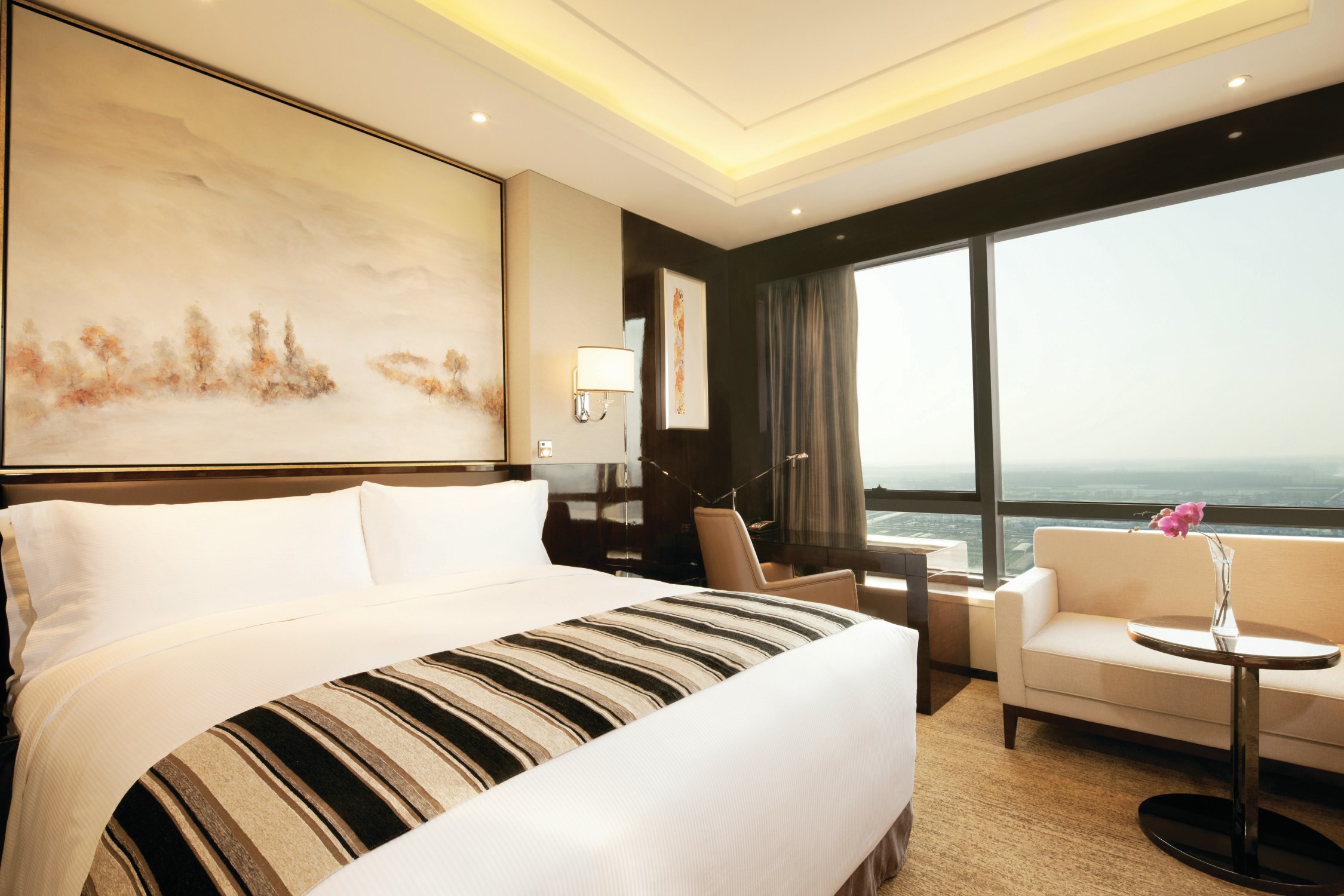 DELUXE, KING BED, LAKE VIEW