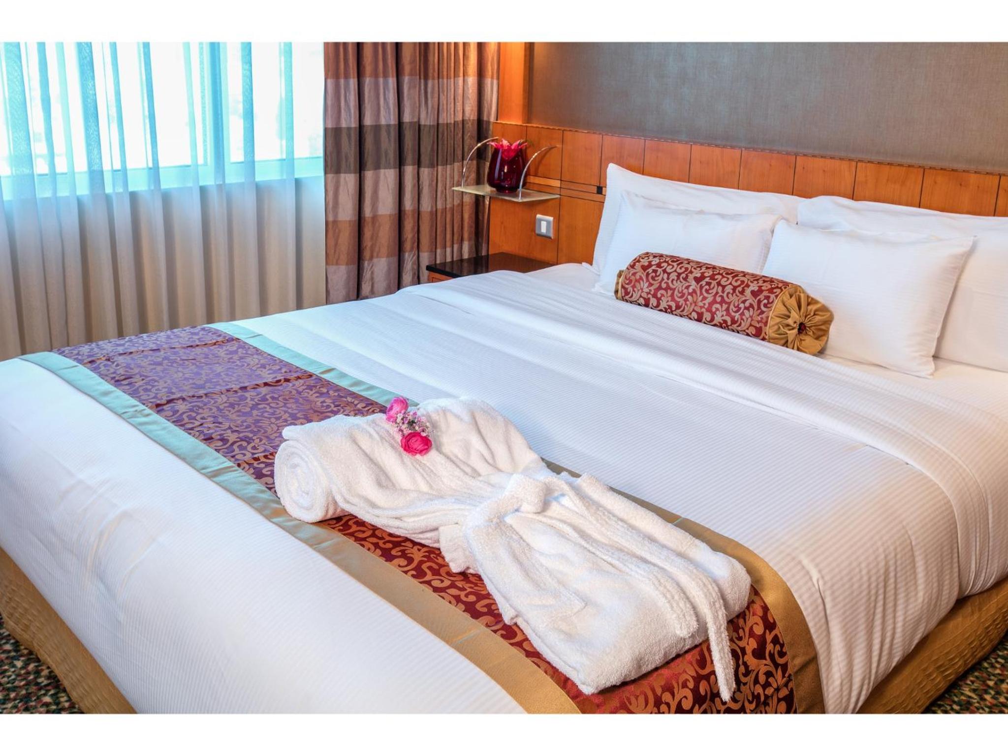 Ambassador, Suite