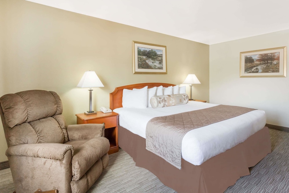 Ramada By Wyndham Ely 11/31