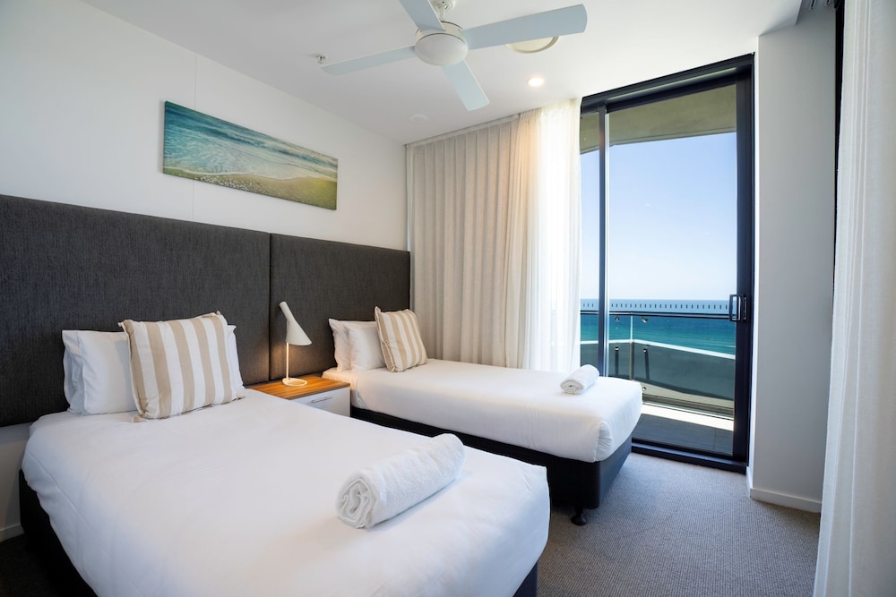 2 Bedrooms, King and Twin Beds, Ocean Front, High Floor