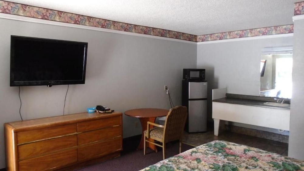 TOWN HOUSE MOTEL 38/61