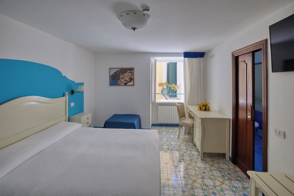 غرفة كلاسيكية ثلاثية، Hotel Amalfi 5/10