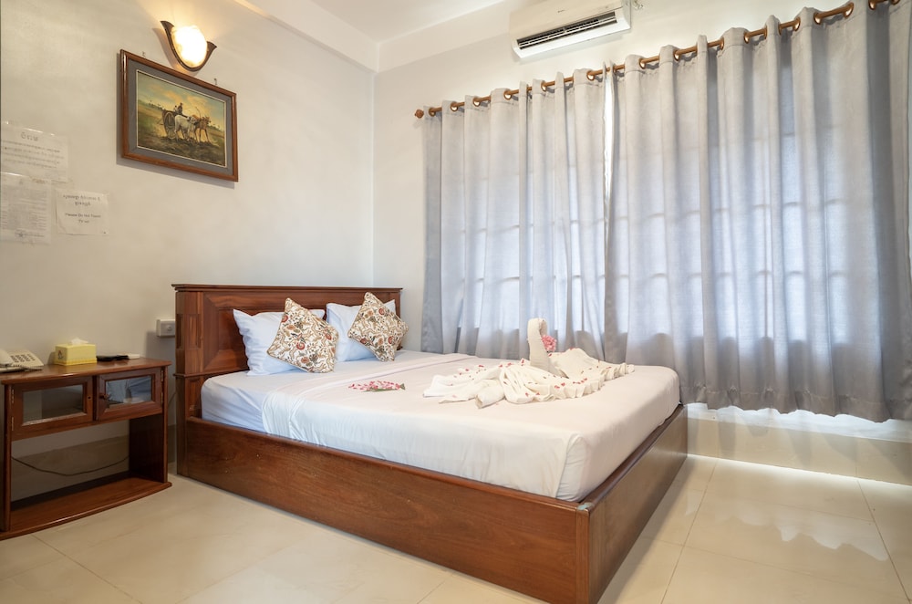 Siem Reap Riverside Hotel 10/67