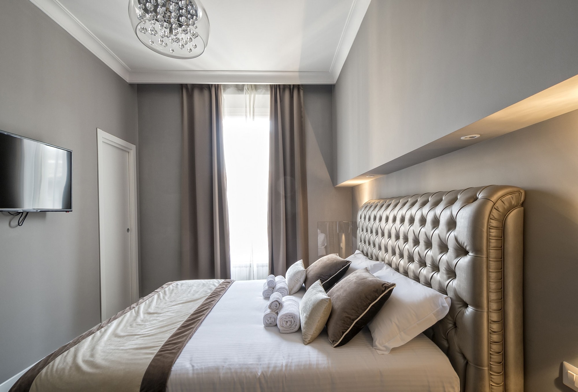 CLASSIC, DOUBLE BED, CITY VIEW