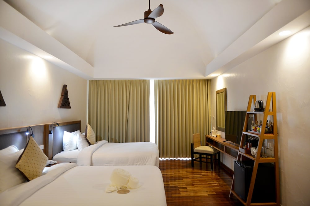 TROPICAL ROOM