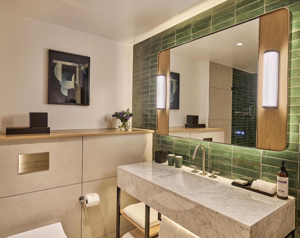 Hyatt Regency London Olympia 50/50