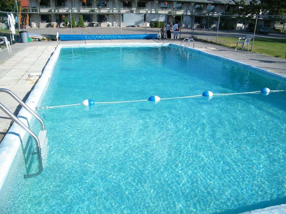 Motel6 Campbellford 20/50