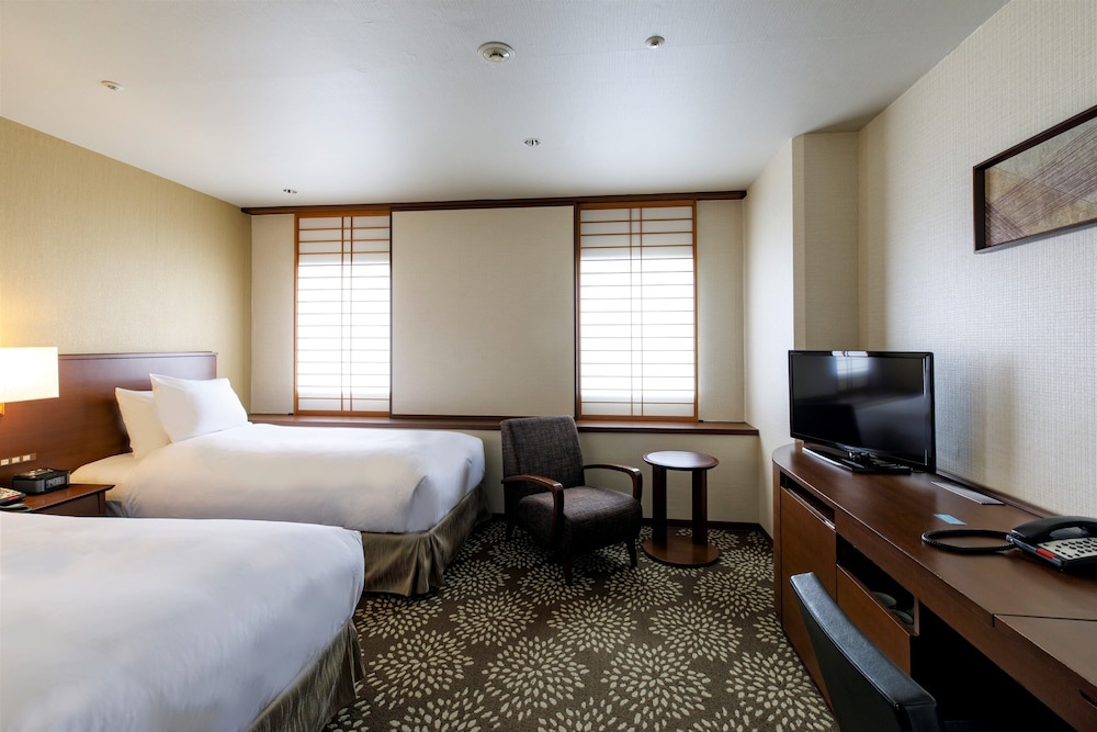 Holiday Inn ANA Kanazawa Sky 22/80