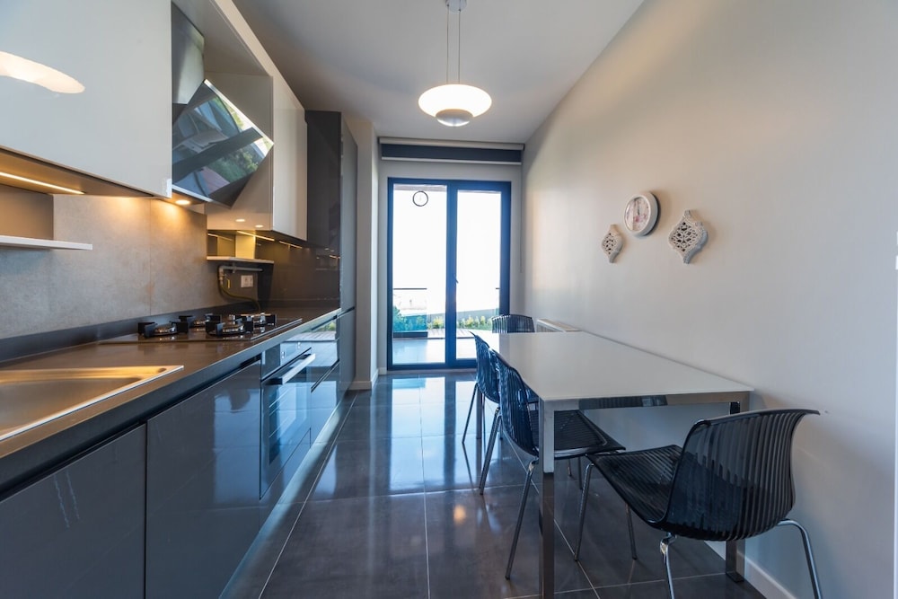 Green Hills Suites 10/60