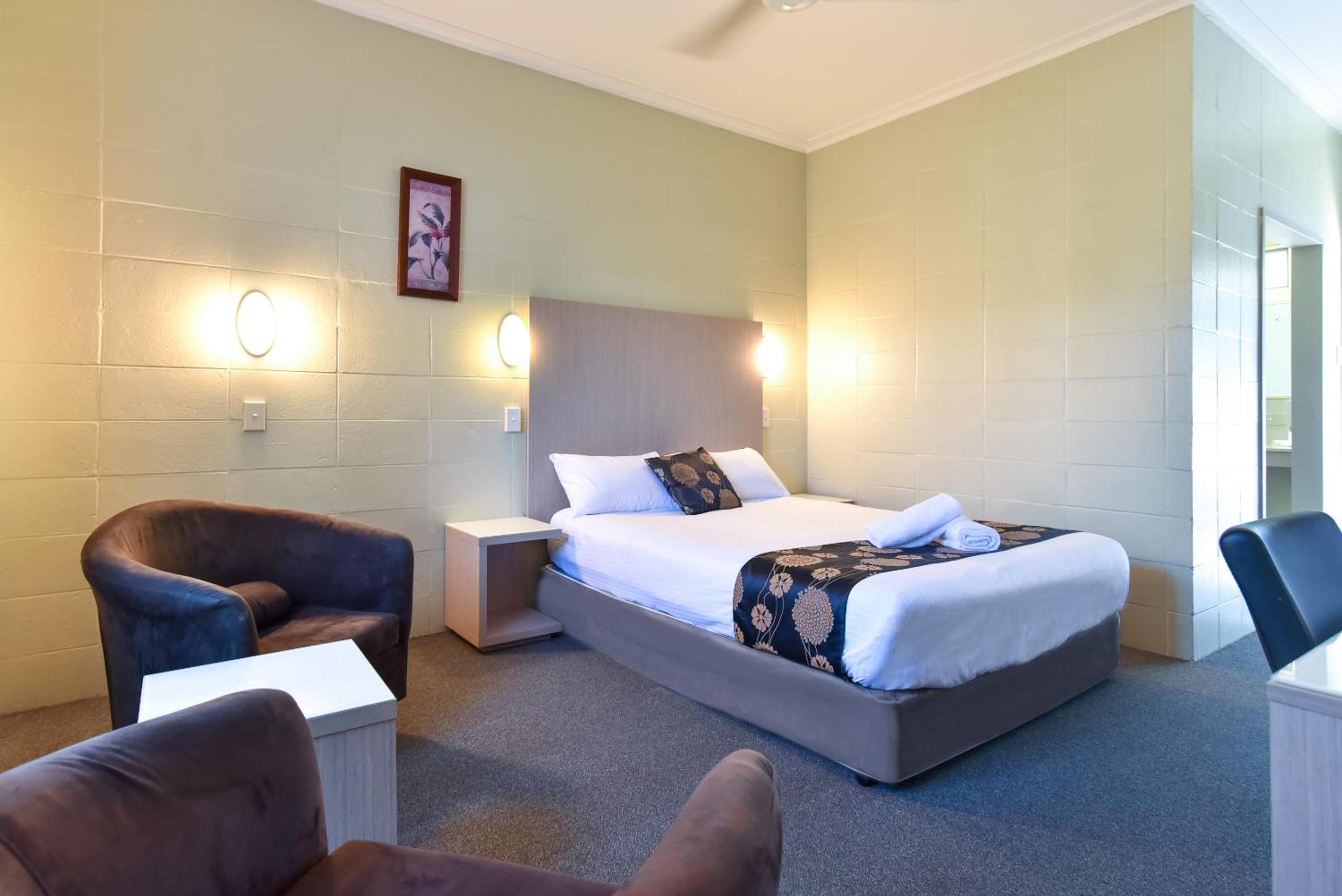 SUPERIOR, QUEEN BED