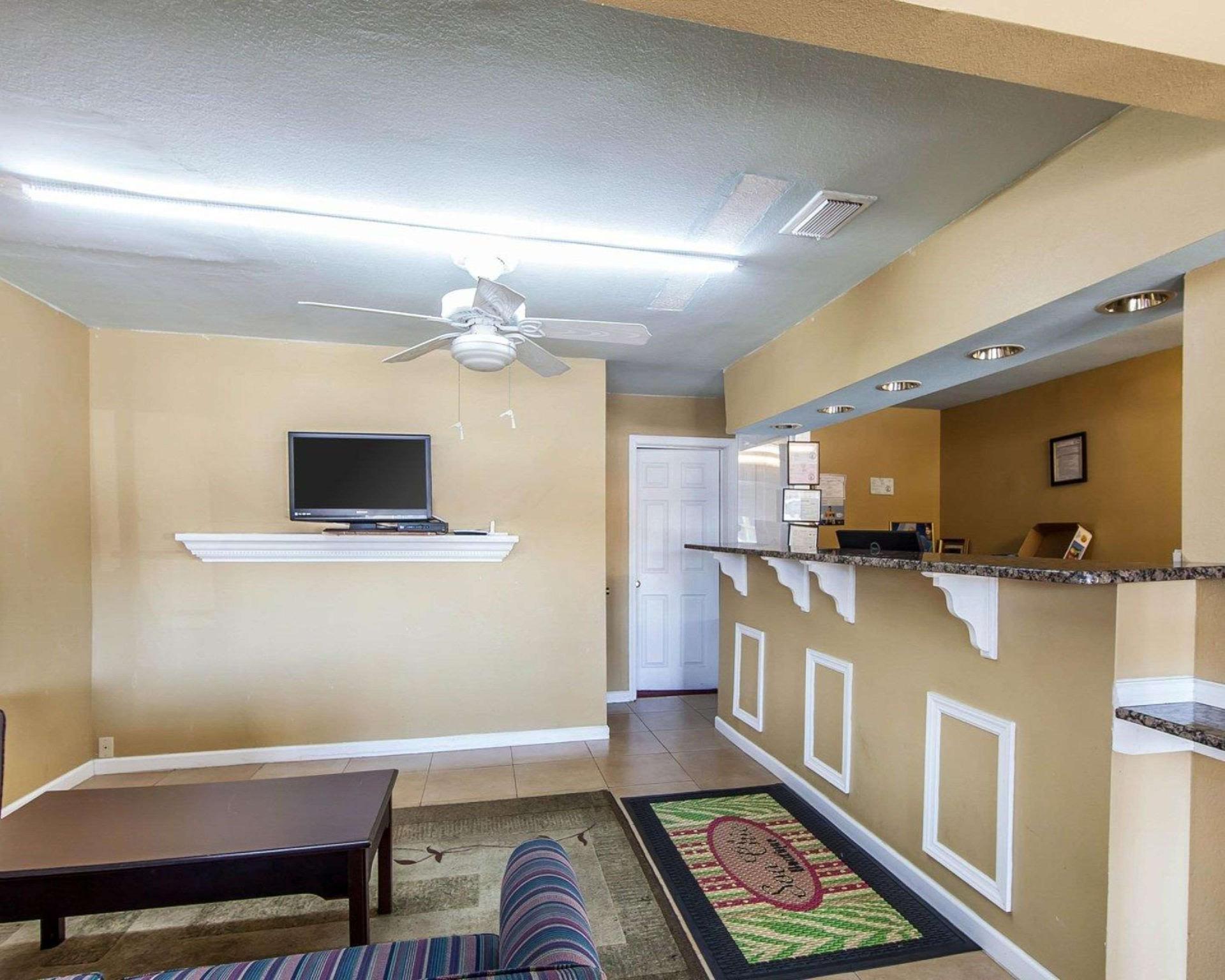 Days Inn by Wyndham Calhoun GA I-75 and US-41 2/28
