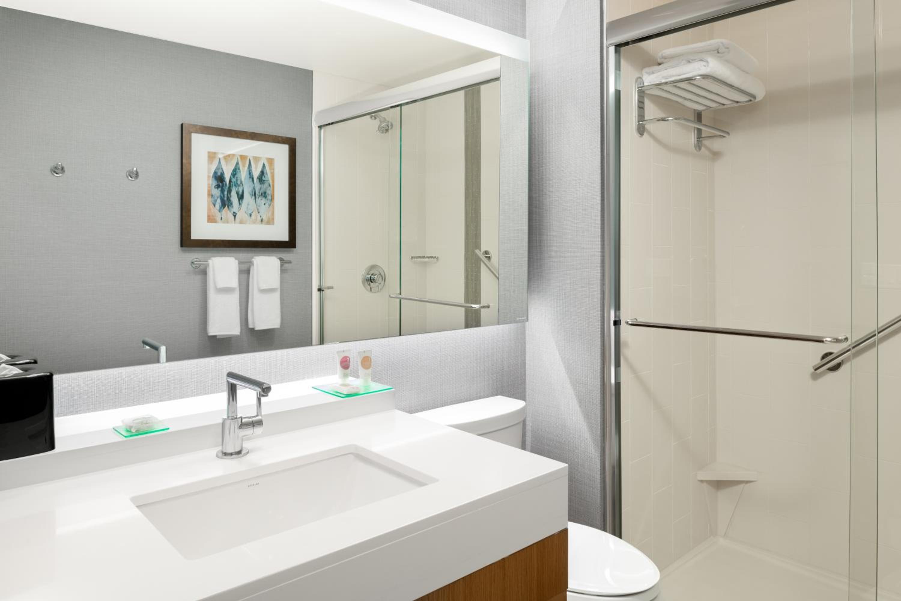 غرفة بسرير كينج بشرفة مع أريكة، Hyatt Place Pasadena 3/3