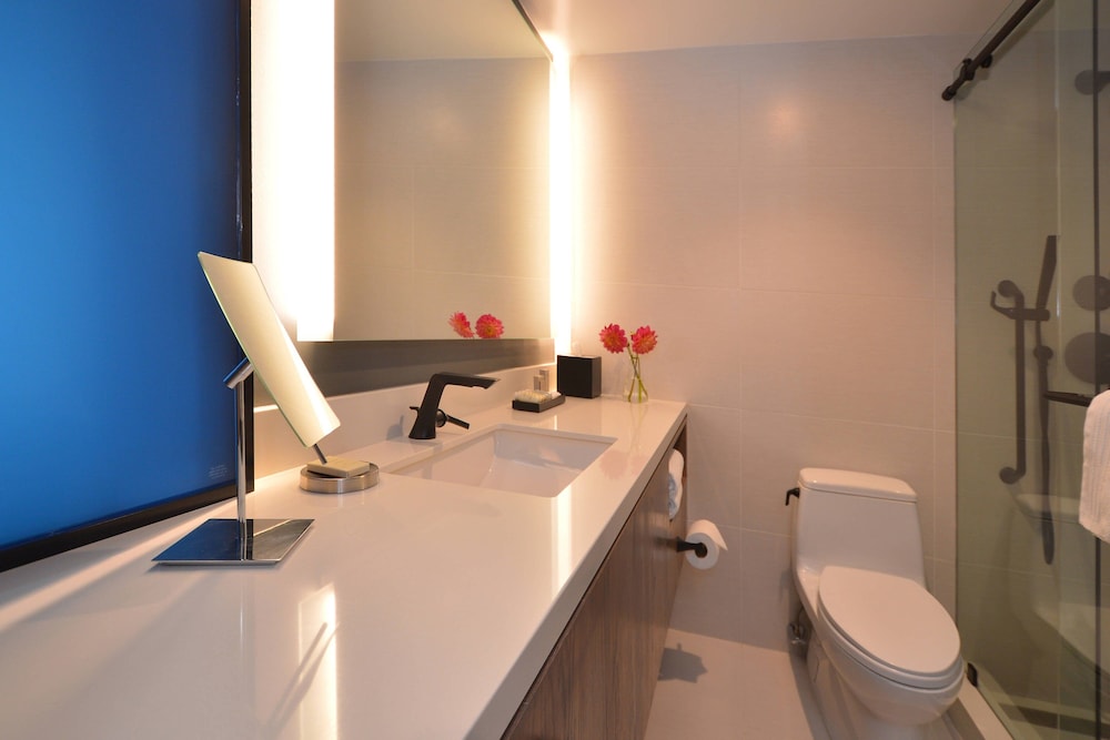 Renaissance Reno Downtown Hotel 50/50