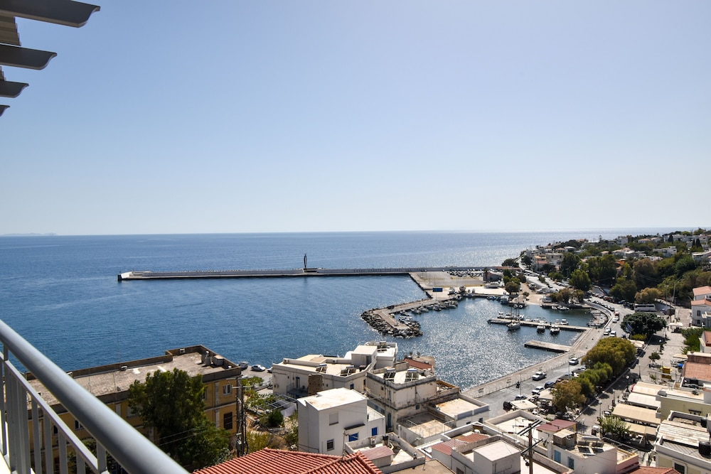 Kastro Hotel 83/100
