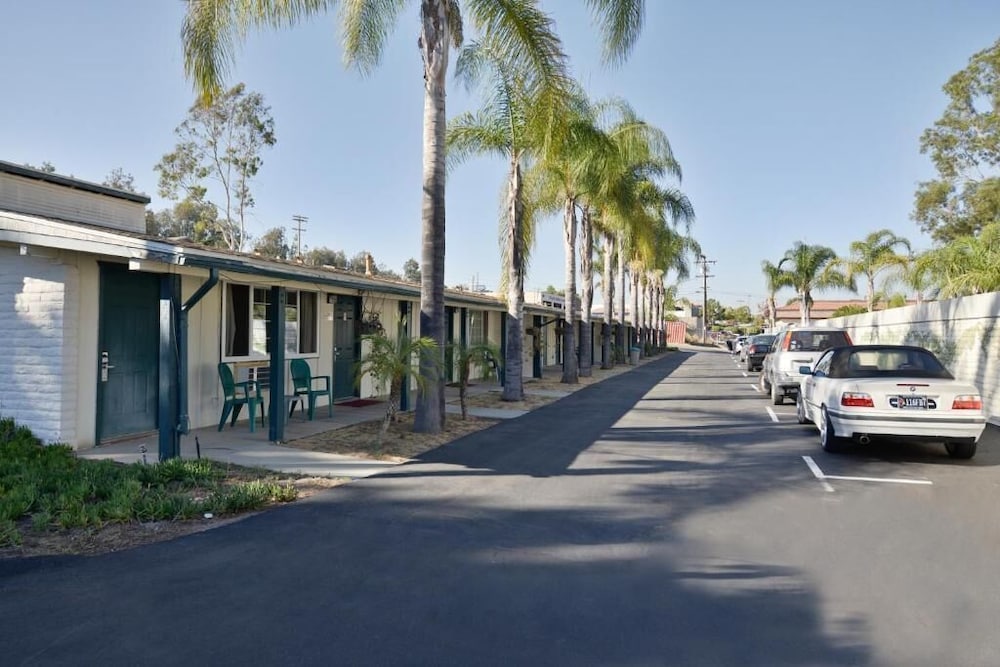 Fallbrook Country Inn 11/65