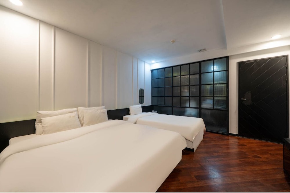 2 Heaven Hotel 28/69