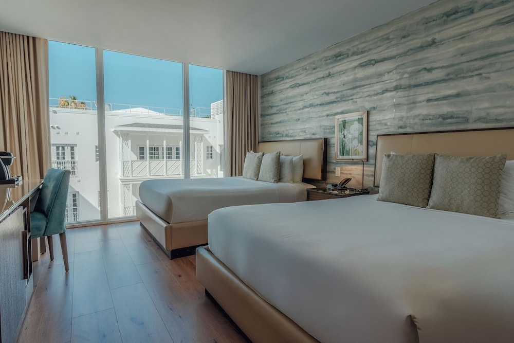 DELUXE, QUEEN BED