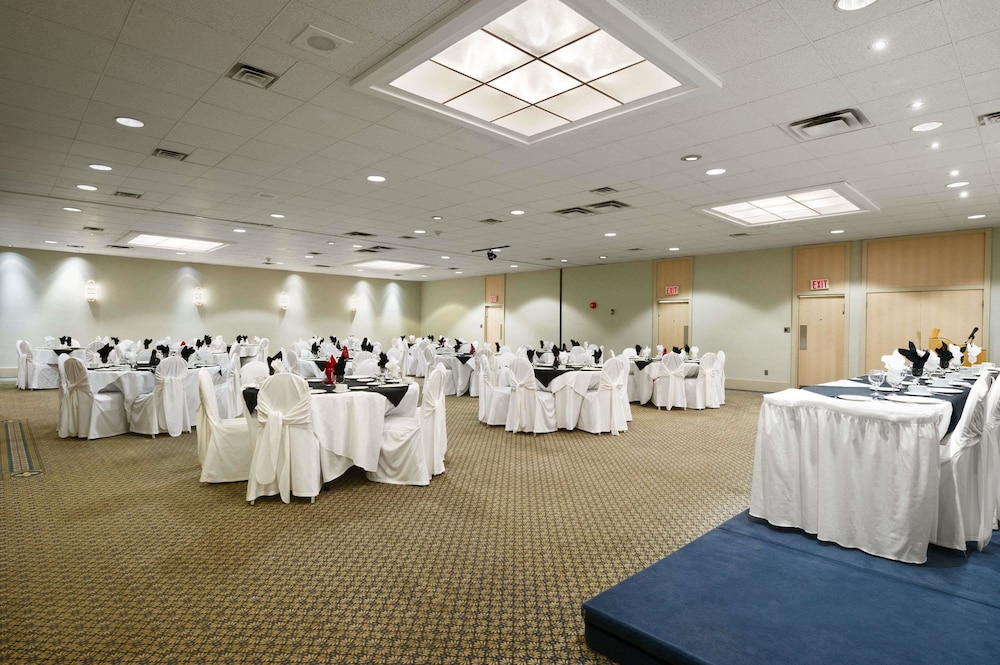 Ramada By Wyndham Trenton 11/23