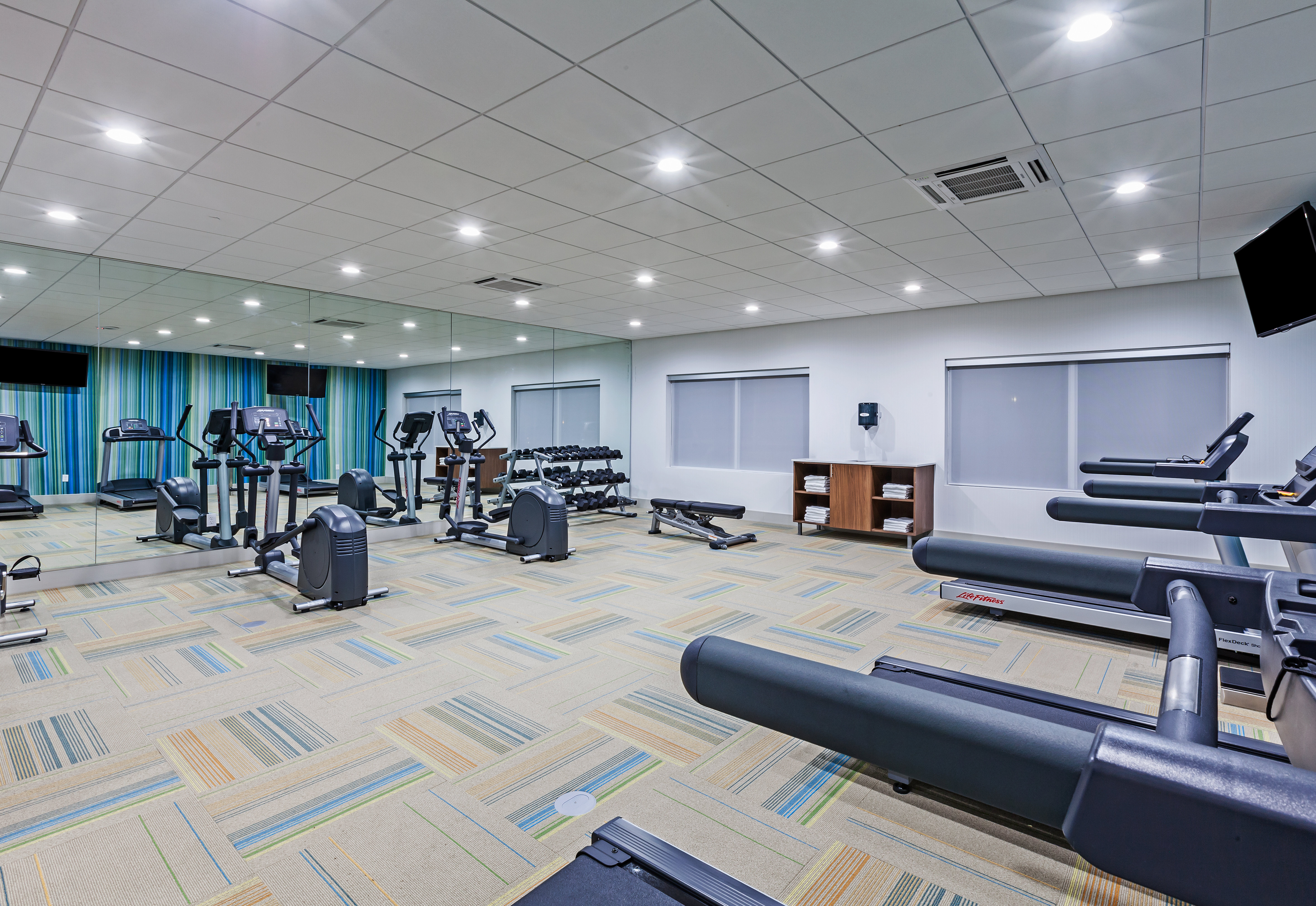 Holiday Inn Express Suites Tulsa West Sand Springs 37/52