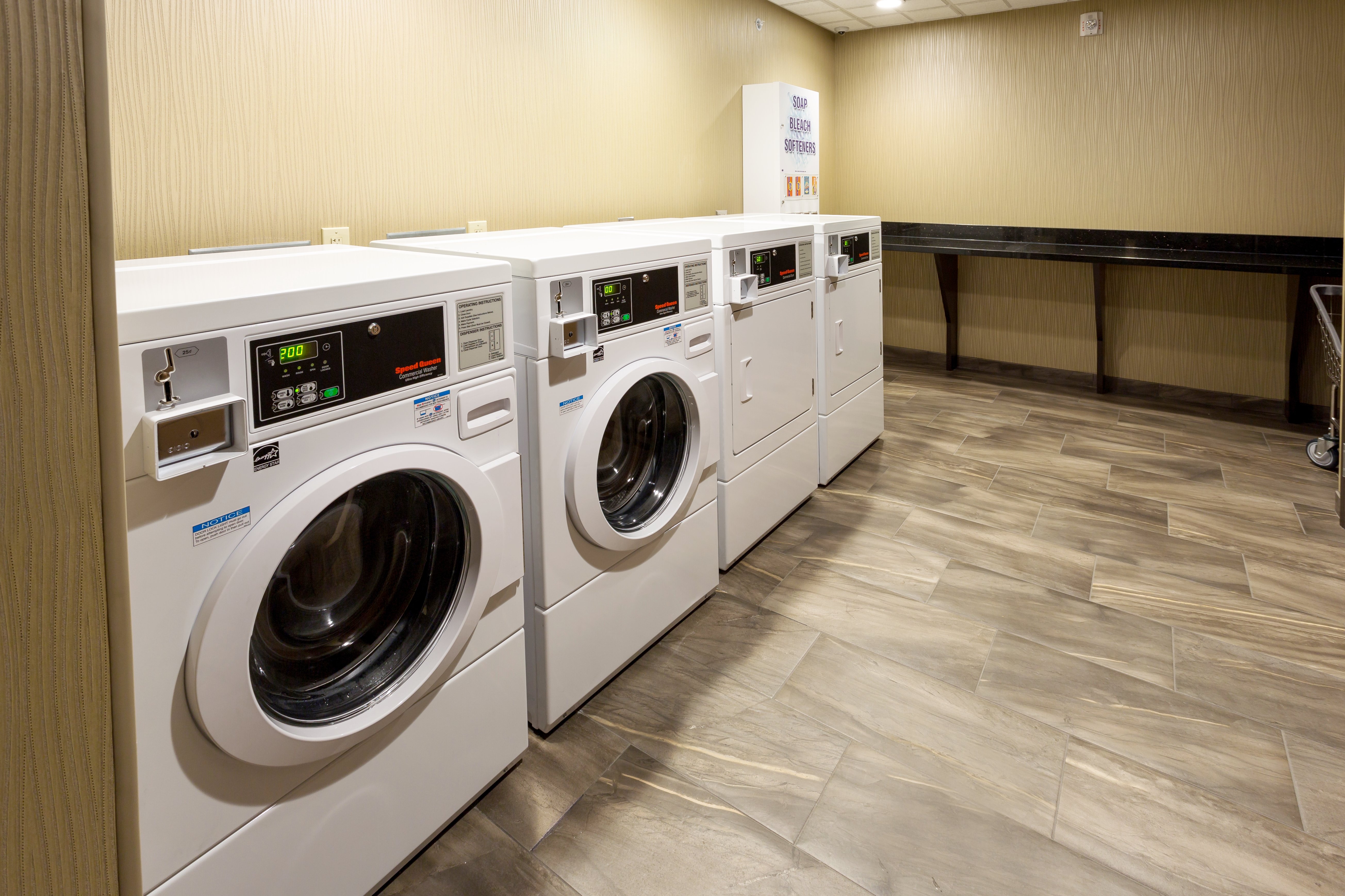 Holiday Inn Express And Suites Billings 10/21