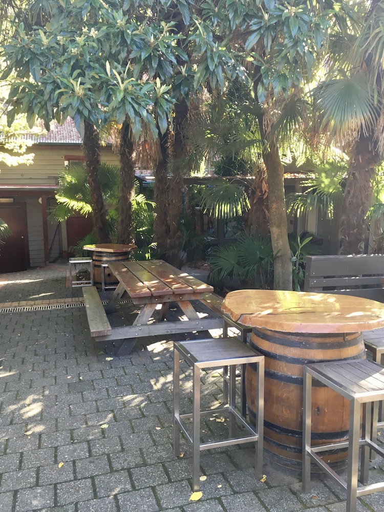 The Grand Hotel Healesville 41/47